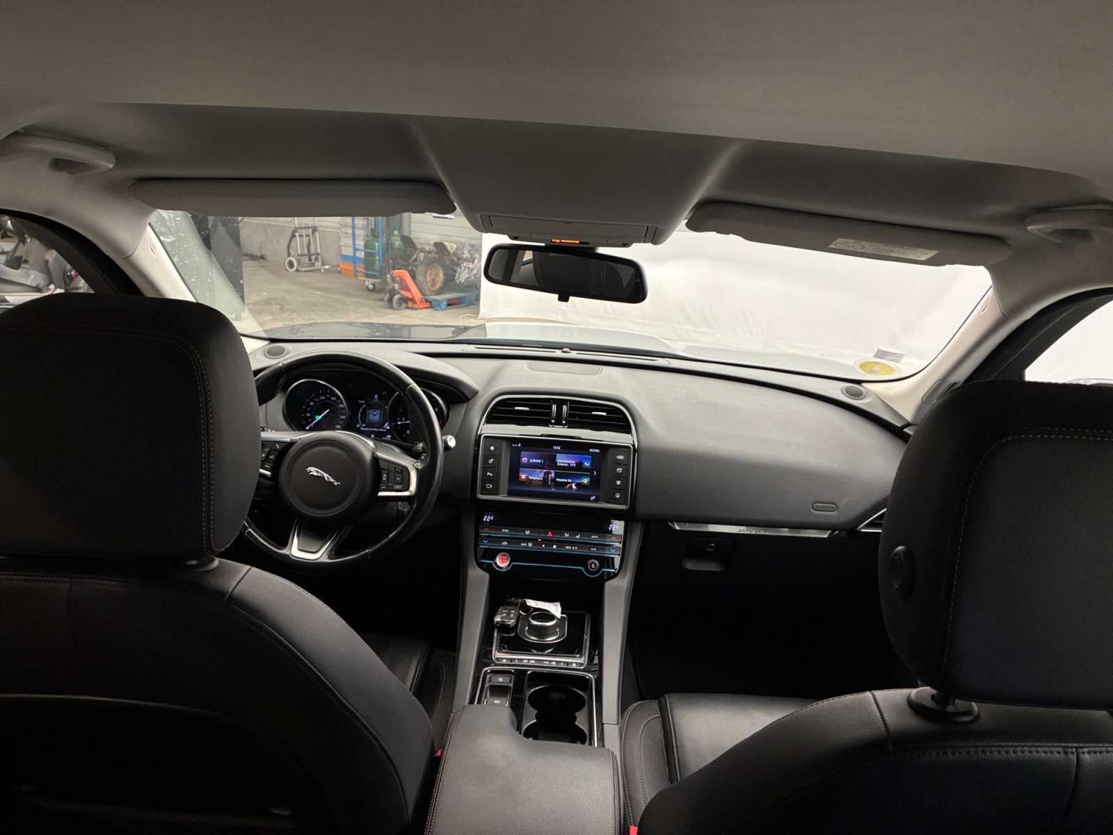 JAGUAR F-Pace 2.0 D - 180 ch AWD BVA8 Prestige Prestige 2018