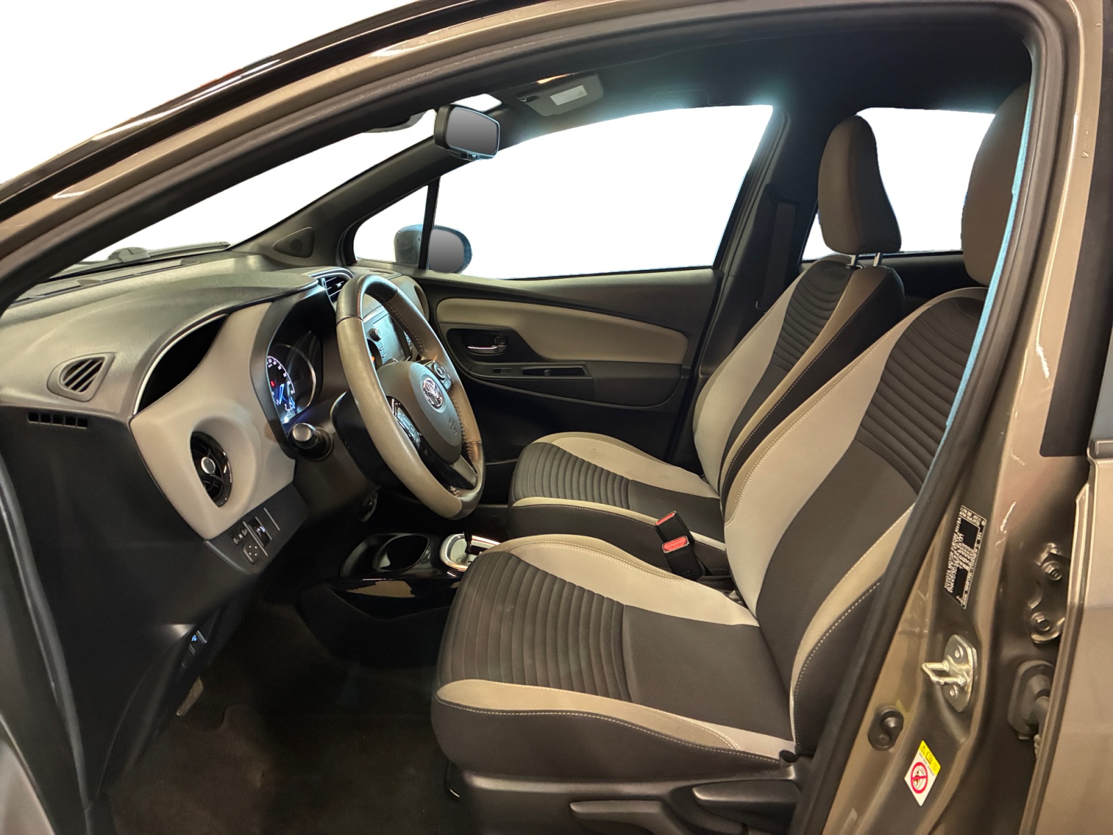 TOYOTA Yaris Hybride 100h Collection 2018