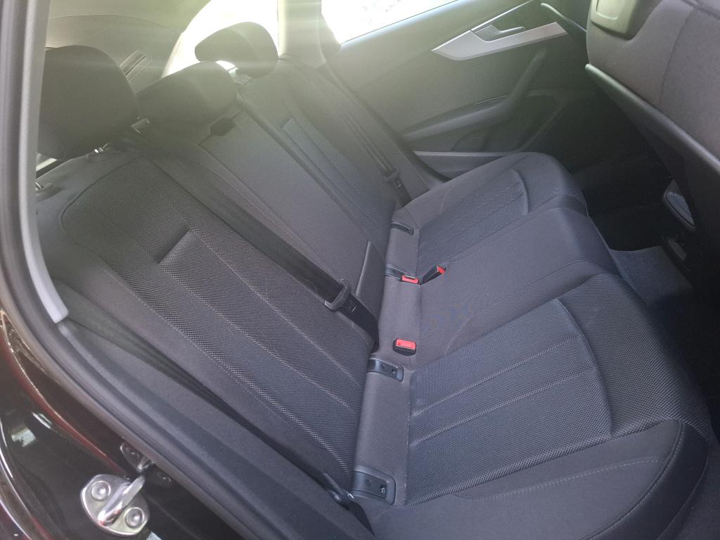 AUDI A4 AVANT 30 TDI 136 S tronic 7 Business Line 2021