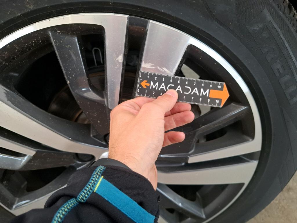 PEUGEOT 3008 Hybrid 225 e-EAT8 Active Pack 2023