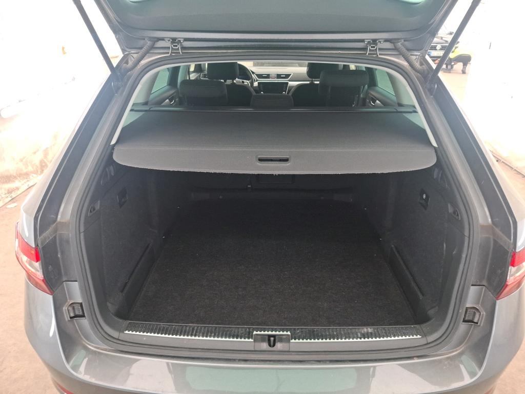 SKODA SUPERB COMBI 2.0 TDI 150 SCR DSG7 Business 2023