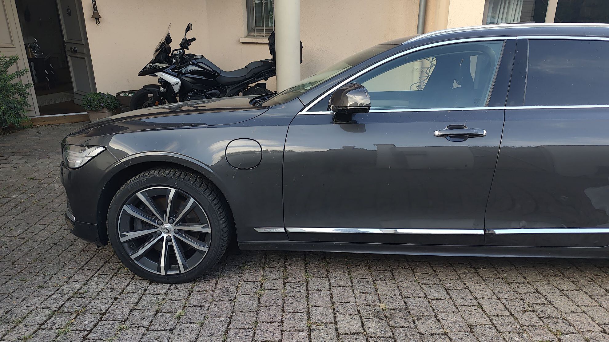 V90 T8
