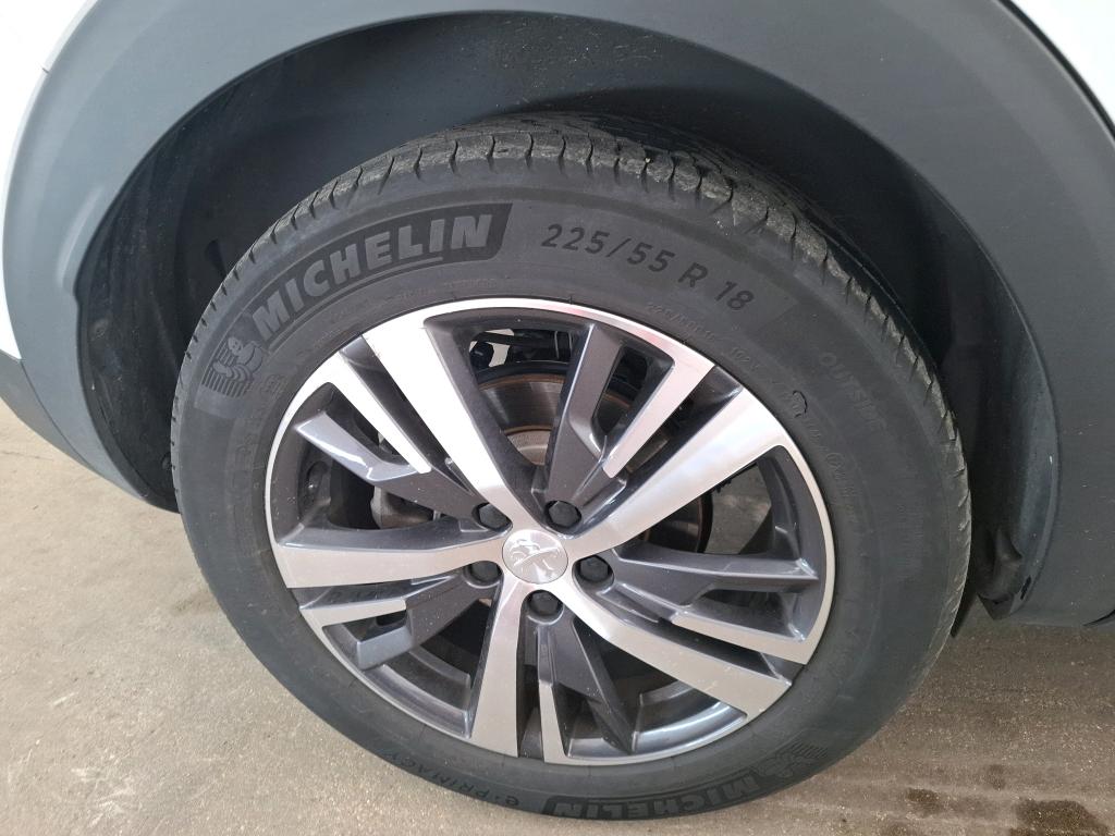 PEUGEOT 3008 Hybrid 225 e-EAT8 Active Pack 2023