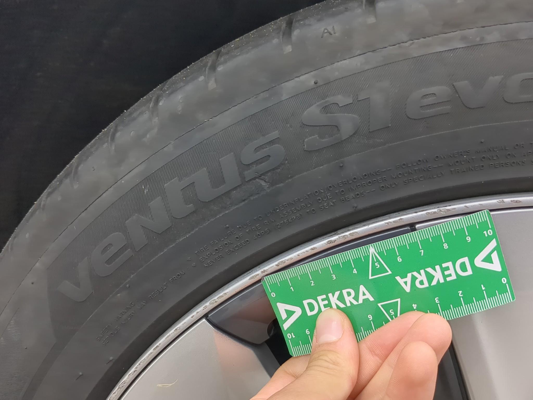 TESLA  2023