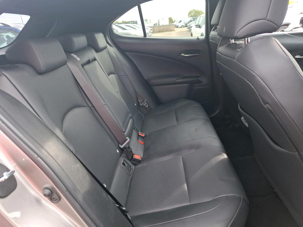 LEXUS  2019