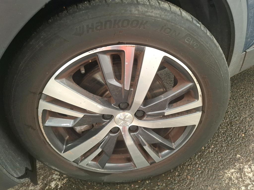 PEUGEOT 3008 Hybrid 225 e-EAT8 Allure Pack 2021
