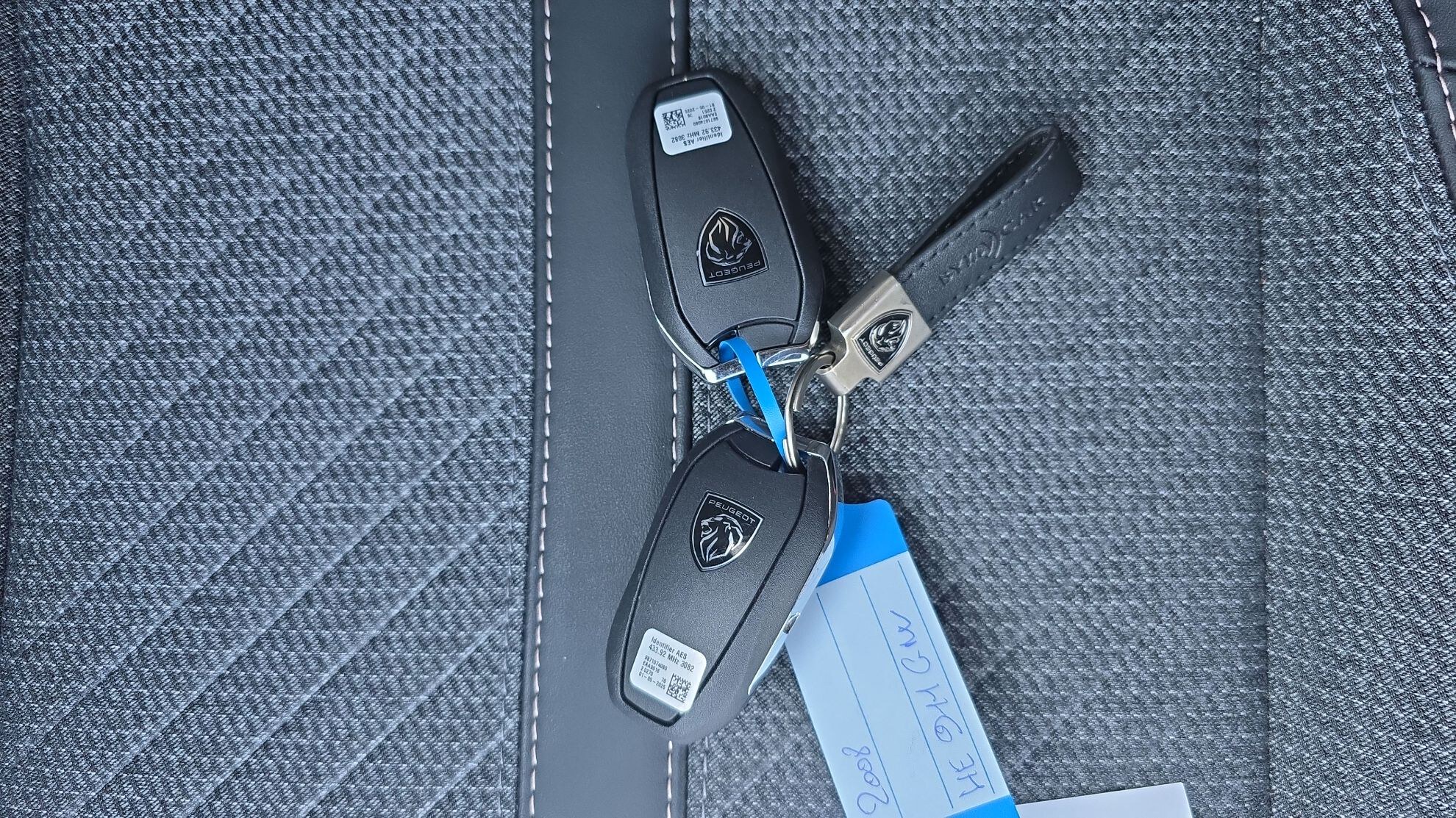 PEUGEOT 2008 Hybrid 145 e-DCS6 Allure 2025
