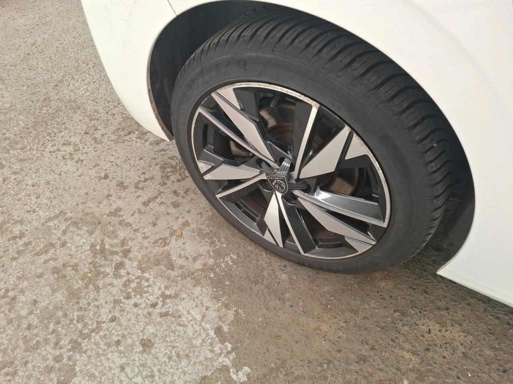 PEUGEOT 308 PHEV 180 e-EAT8 Active Pack 2023