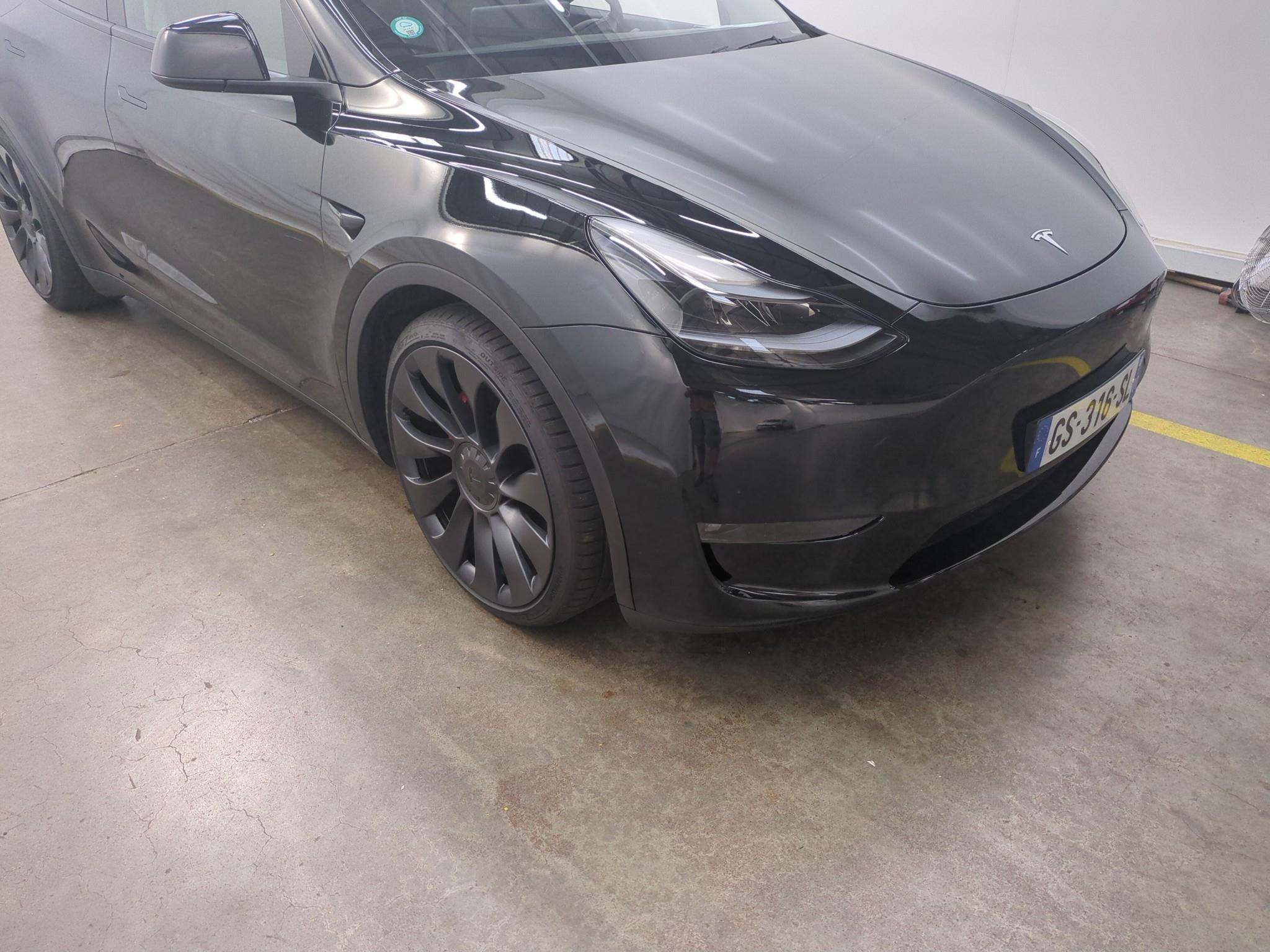 TESLA  2023