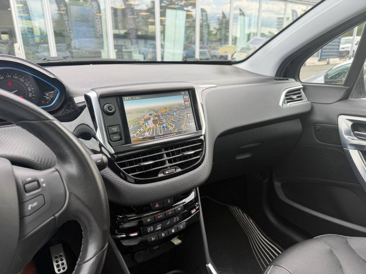 PEUGEOT 2008 1.6 e-HDi 115ch FAP BVM6 Féline Titane Féline Titane 2013