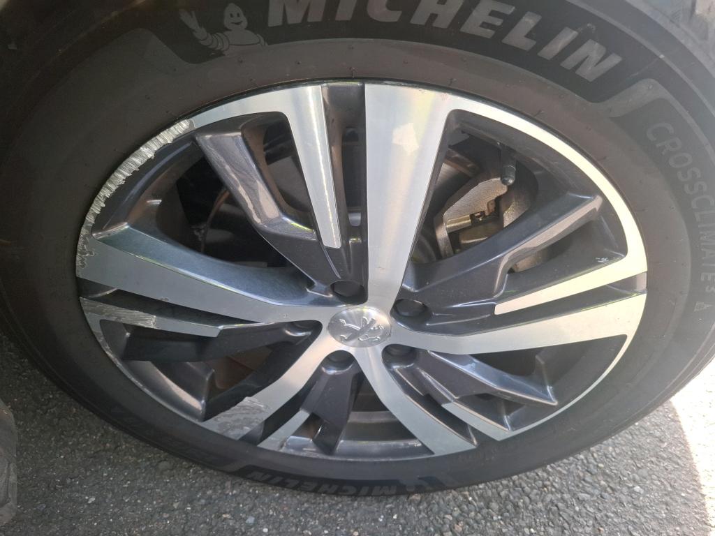 PEUGEOT 3008 Hybrid 225 e-EAT8 Allure Pack 2022