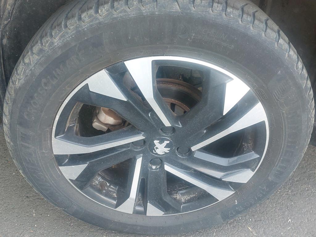 PEUGEOT 2008 PureTech 130 S&S EAT8 Allure Pack 2022