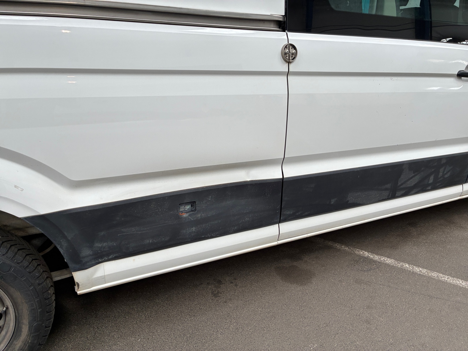 VOLKSWAGEN CRAFTER FOURGON VAN 35 L4H3 2.0 TDI 140 CH BUSINESS LINE PLUS 2017