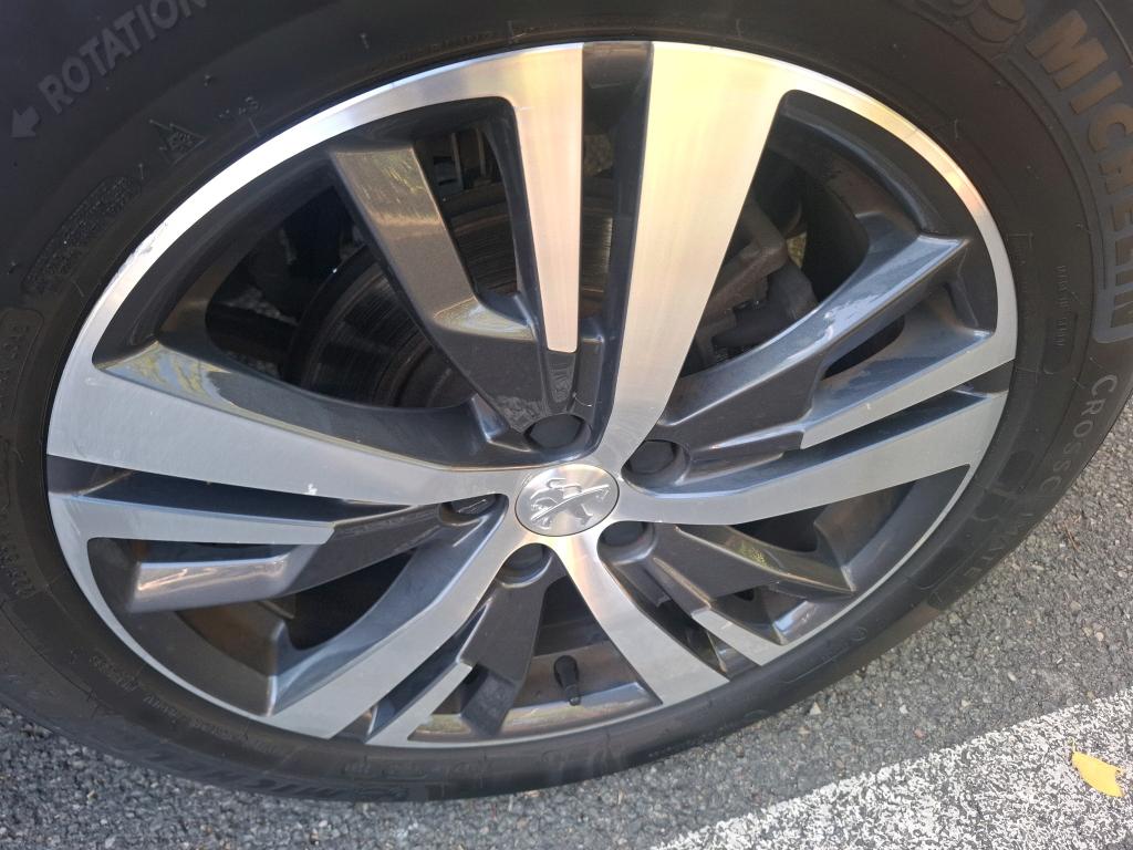 PEUGEOT 3008 Hybrid 225 e-EAT8 Active Pack 2023