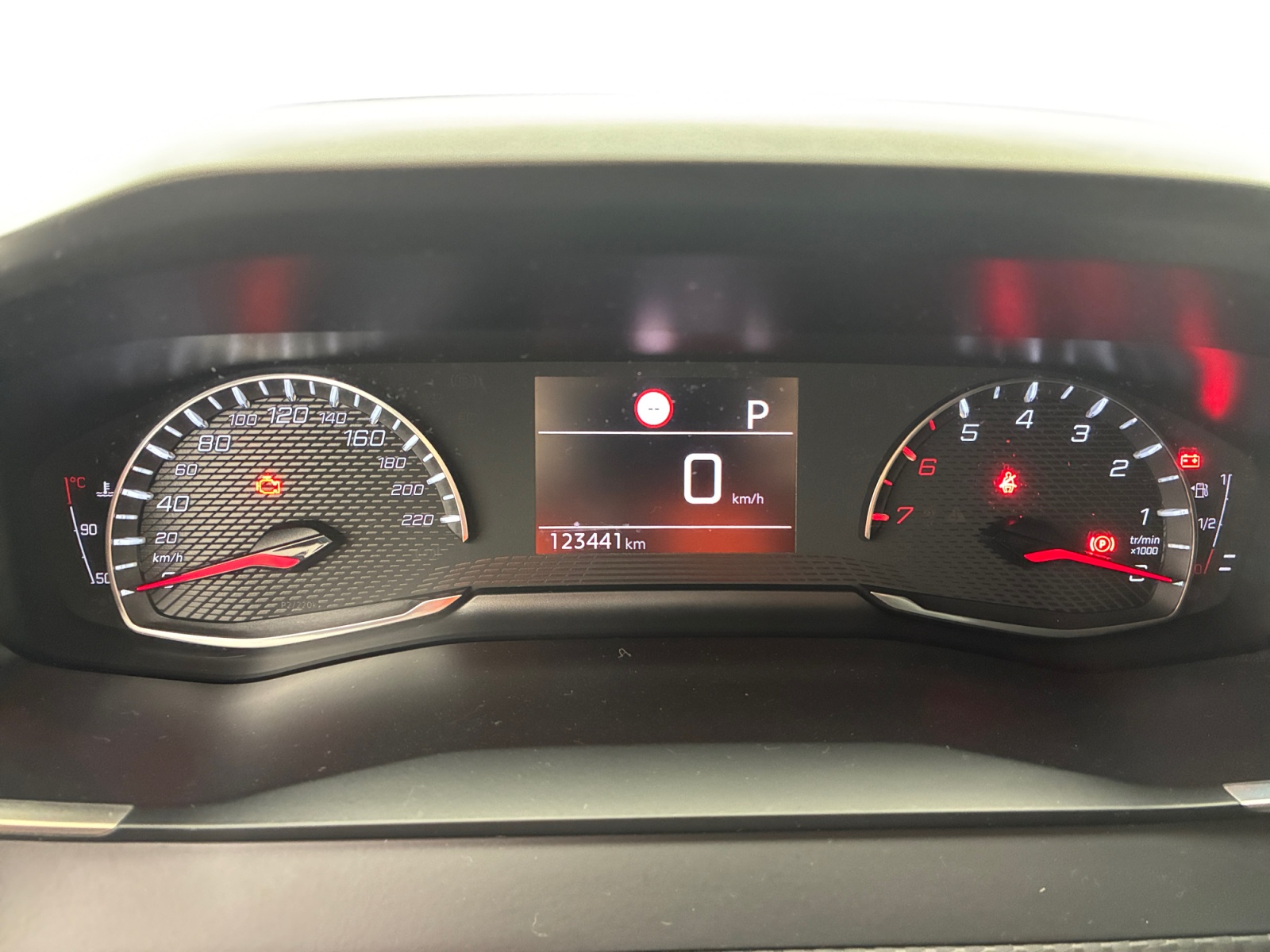 PEUGEOT 208 PureTech 100 S&S EAT8 Style 2021