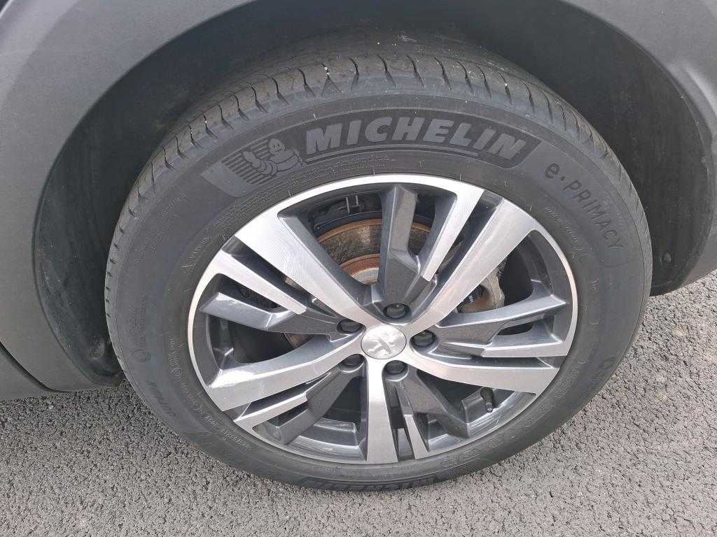PEUGEOT 3008 Hybrid 180 e-EAT8 Active Pack 2023