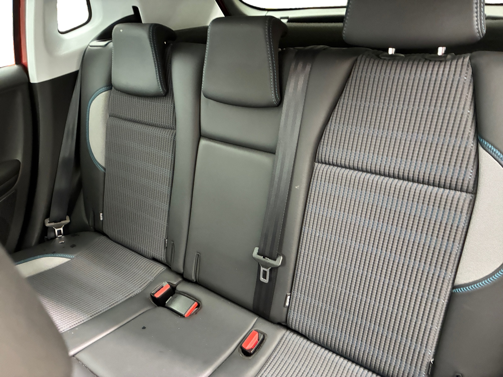 PEUGEOT 2008 1.2 PureTech 110ch S&S BVM5 Urban Cross 2015