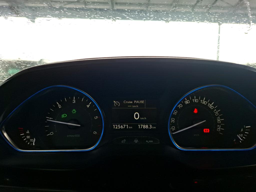 PEUGEOT 208 1.6 BlueHDi 120ch S&S BVM6 Féline 2016