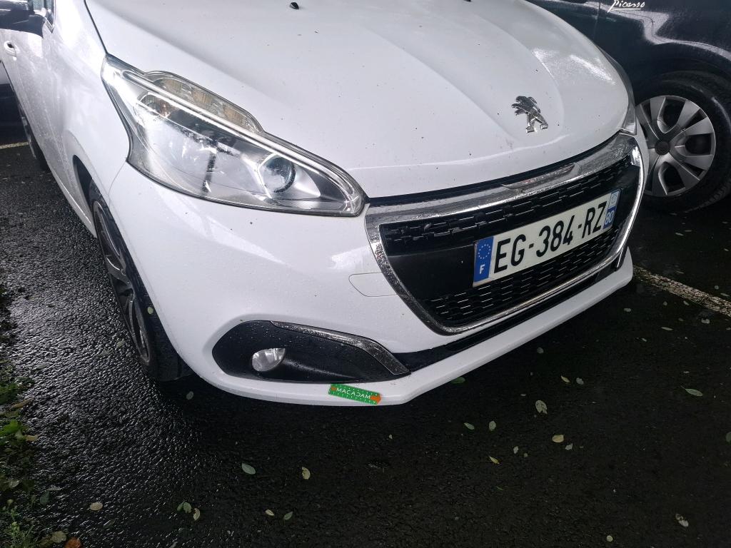 PEUGEOT 208 1.6 BlueHDi 120ch S&S BVM6 Féline 2016