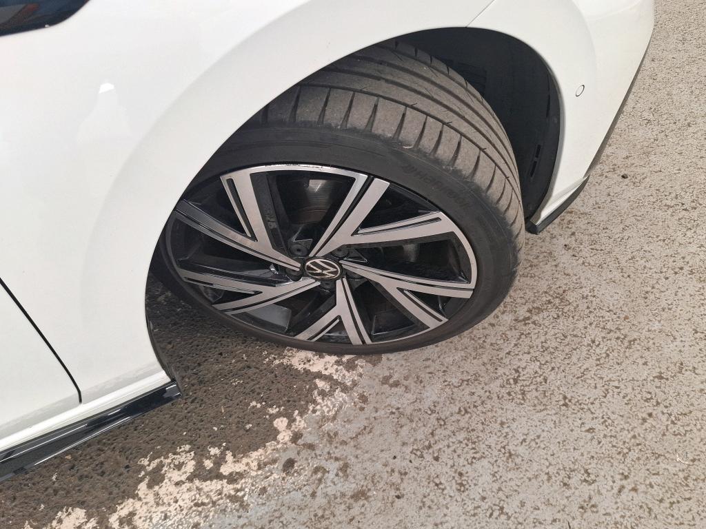VOLKSWAGEN GOLF 1.5 eTSI OPF 150 DSG7 R-Line 2024
