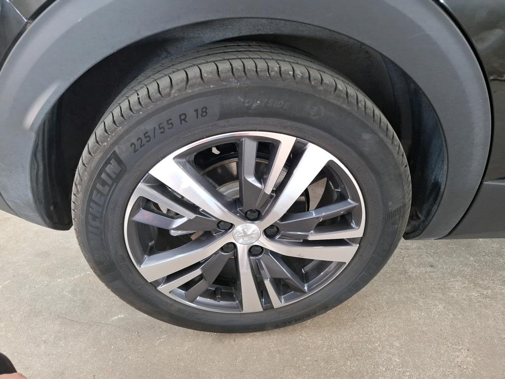 PEUGEOT 3008 Hybrid 225 e-EAT8 Active Pack 2023