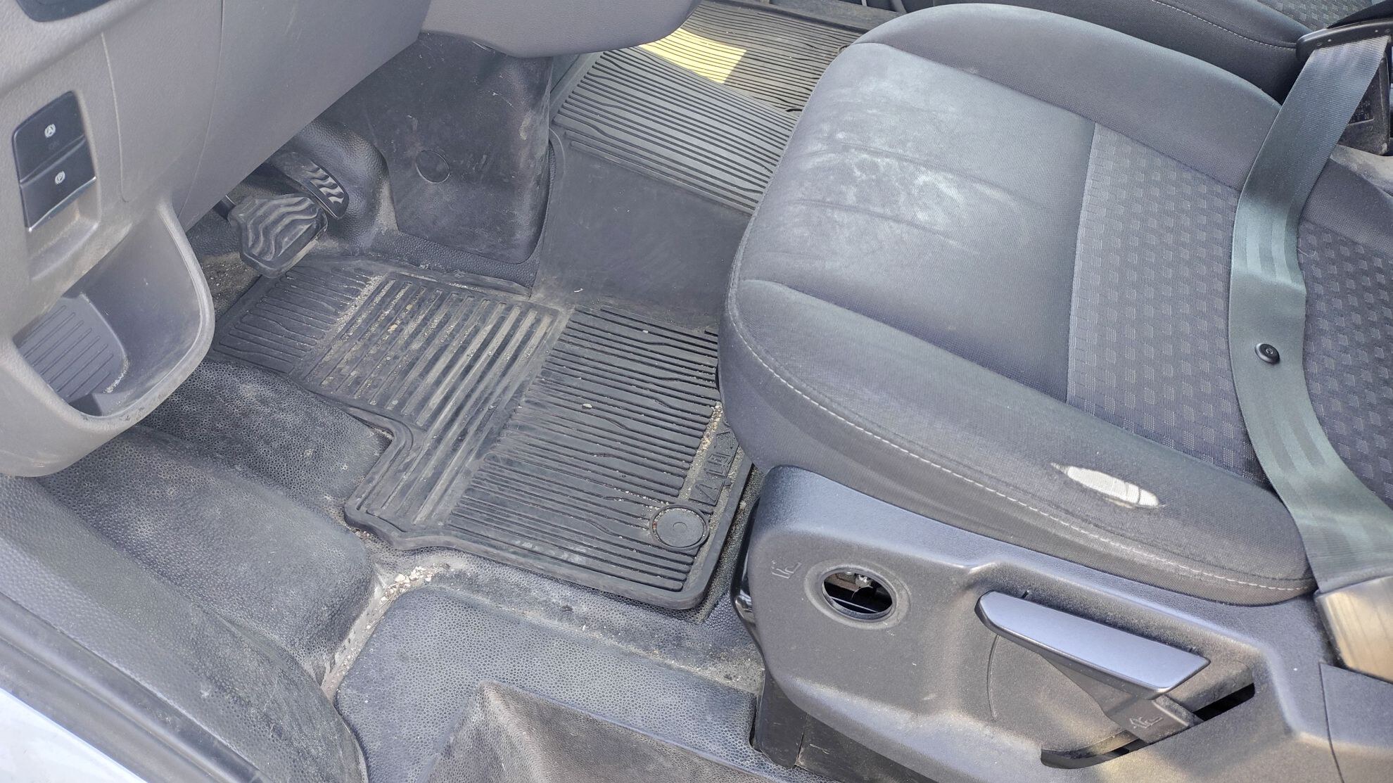FORD TRANSIT FOURGON E-TRANSIT FGN 350 L3H2 184 CH BATTERIE 75 KWH TREND BUSINESS 2022