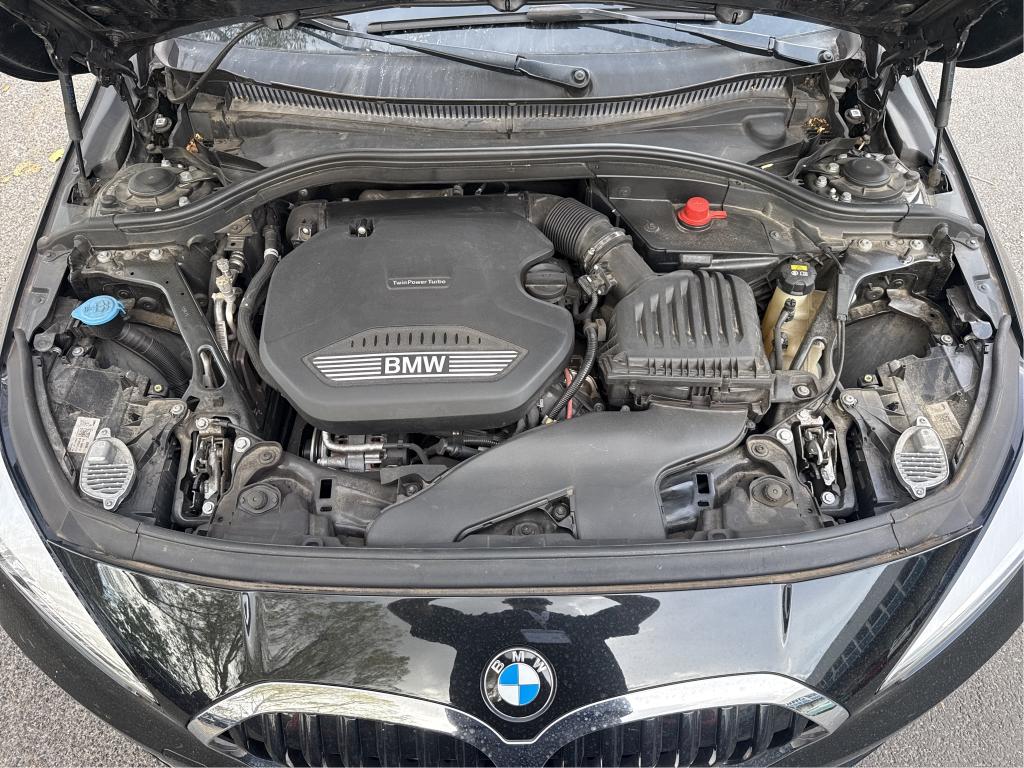 BMW SERIE 1 F40 116d 116 ch DKG7 Business Design 2021