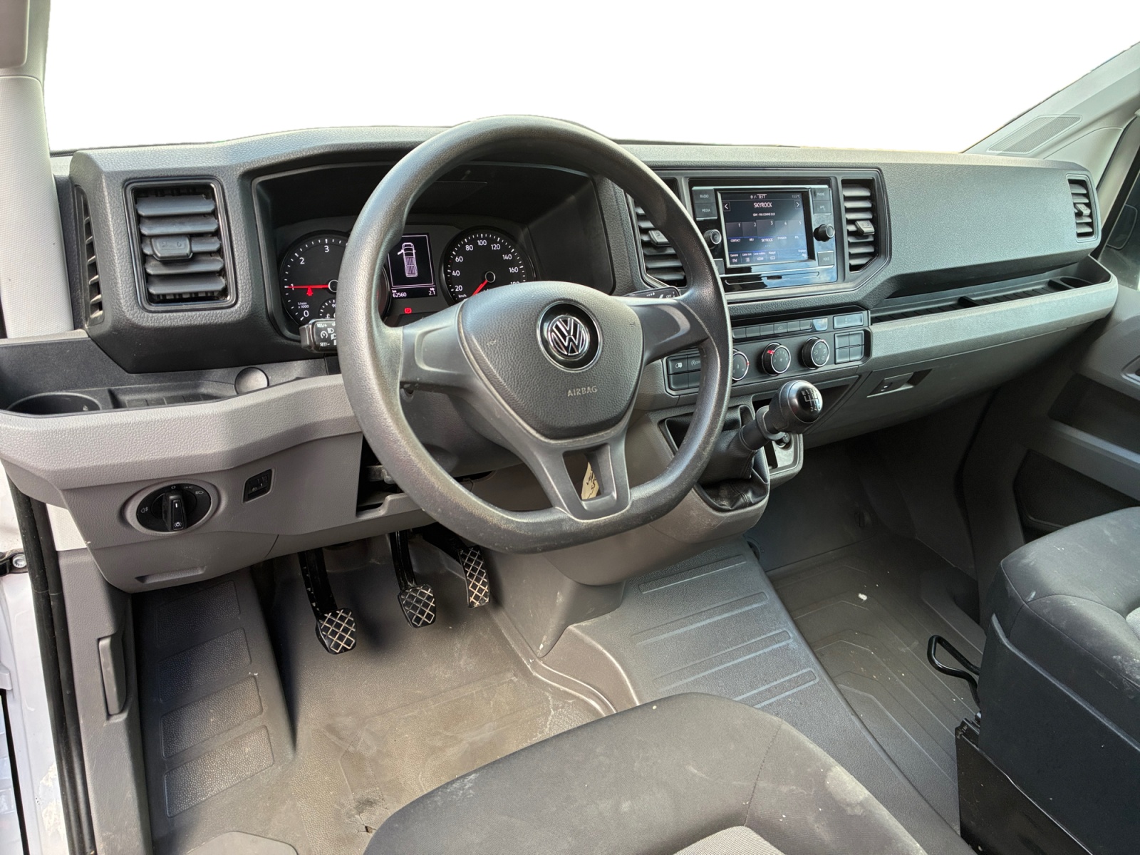 VOLKSWAGEN CRAFTER VAN 30 L3H3 2.0 TDI 140 CH BUSINESS 2023
