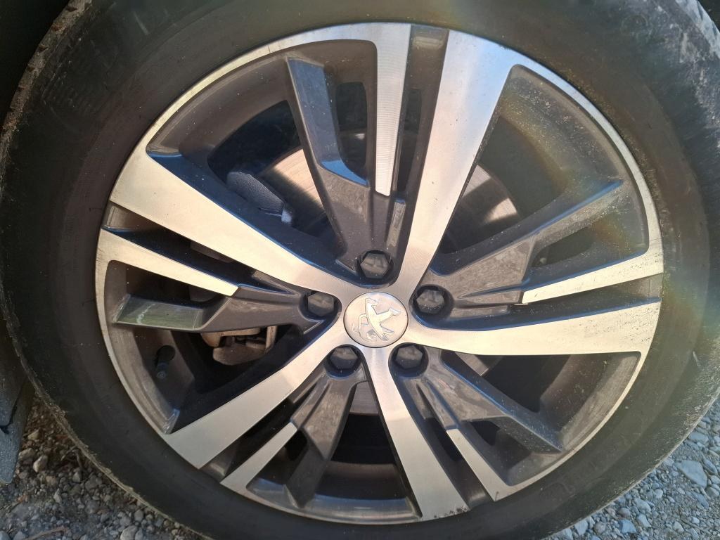 PEUGEOT 3008 Hybrid 225 e-EAT8 Active Pack 2023