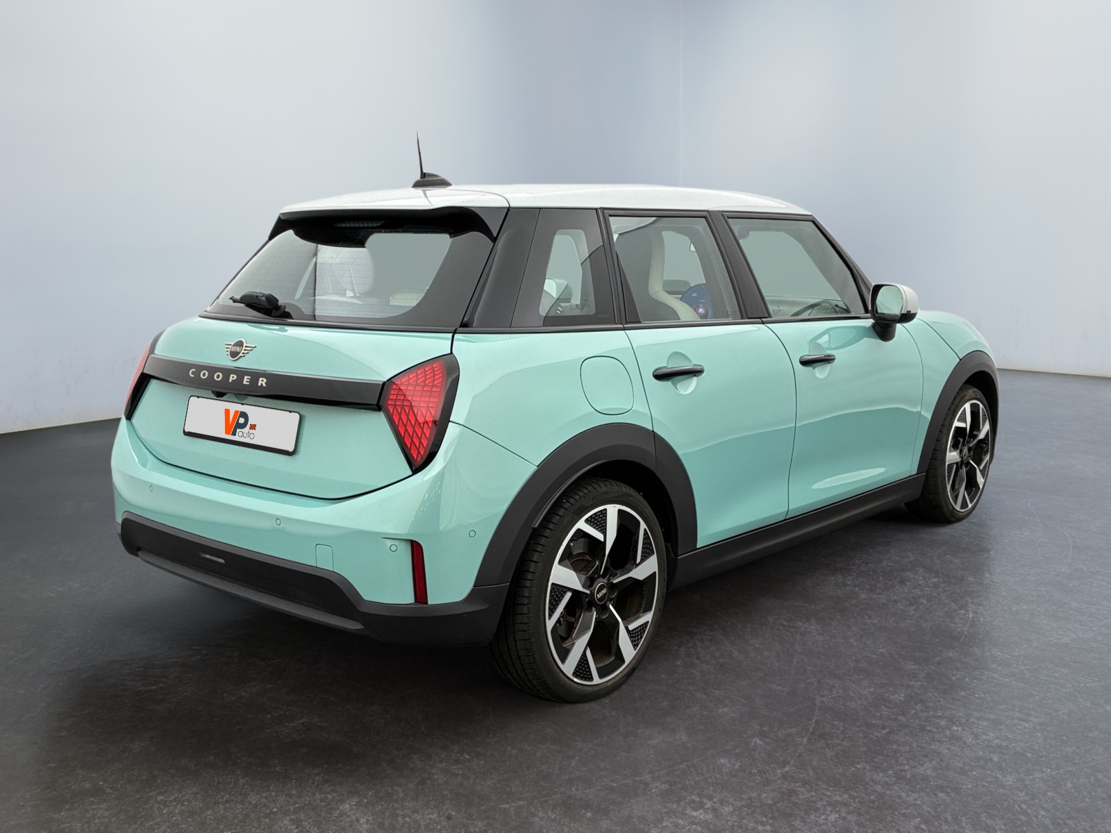 MINI Cooper 5 Portes C 156 Favoured + Pack S DKG7 2024