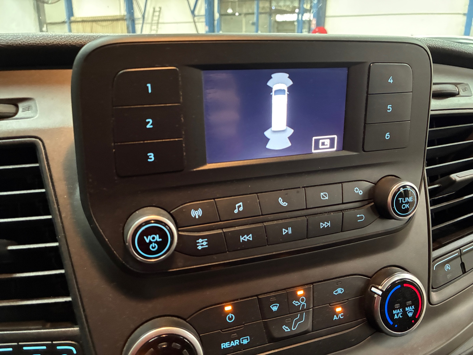 FORD TRANSIT Custom Kombi 320 L2H1 2.0 EcoBlue 130 Trend Business 2020
