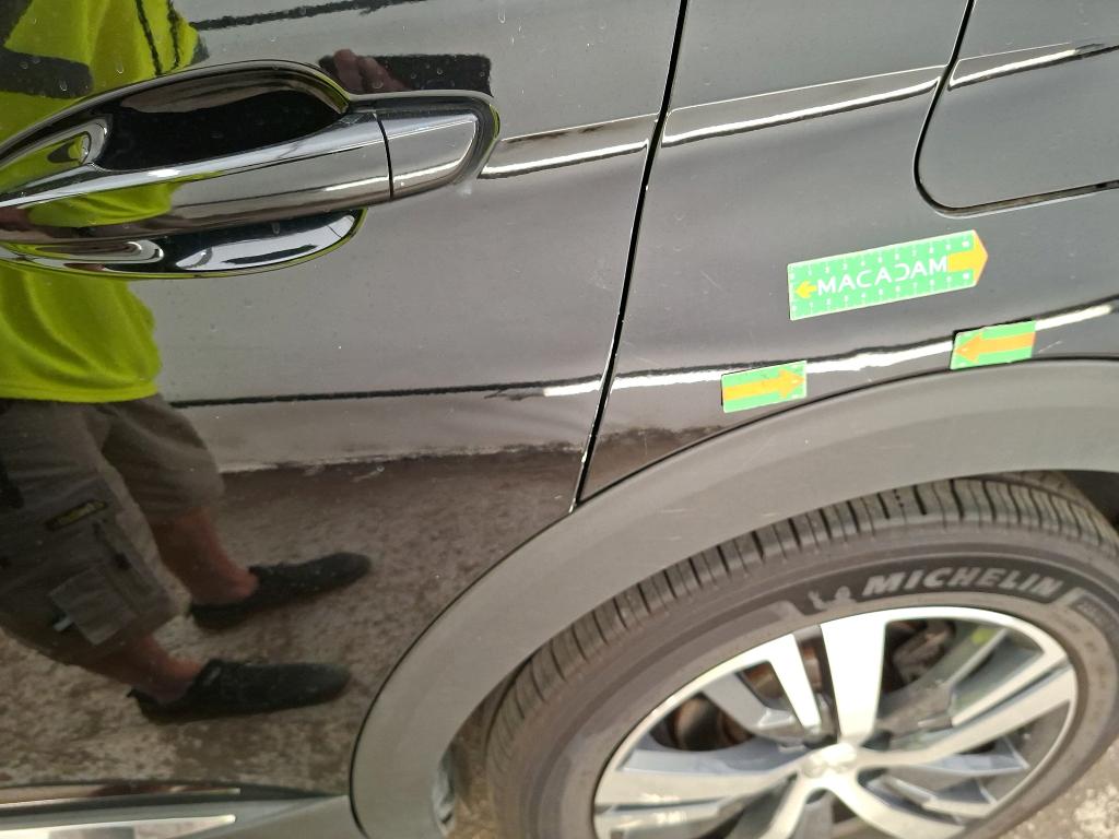 PEUGEOT 3008 Hybrid 225 e-EAT8 Allure Pack 2021