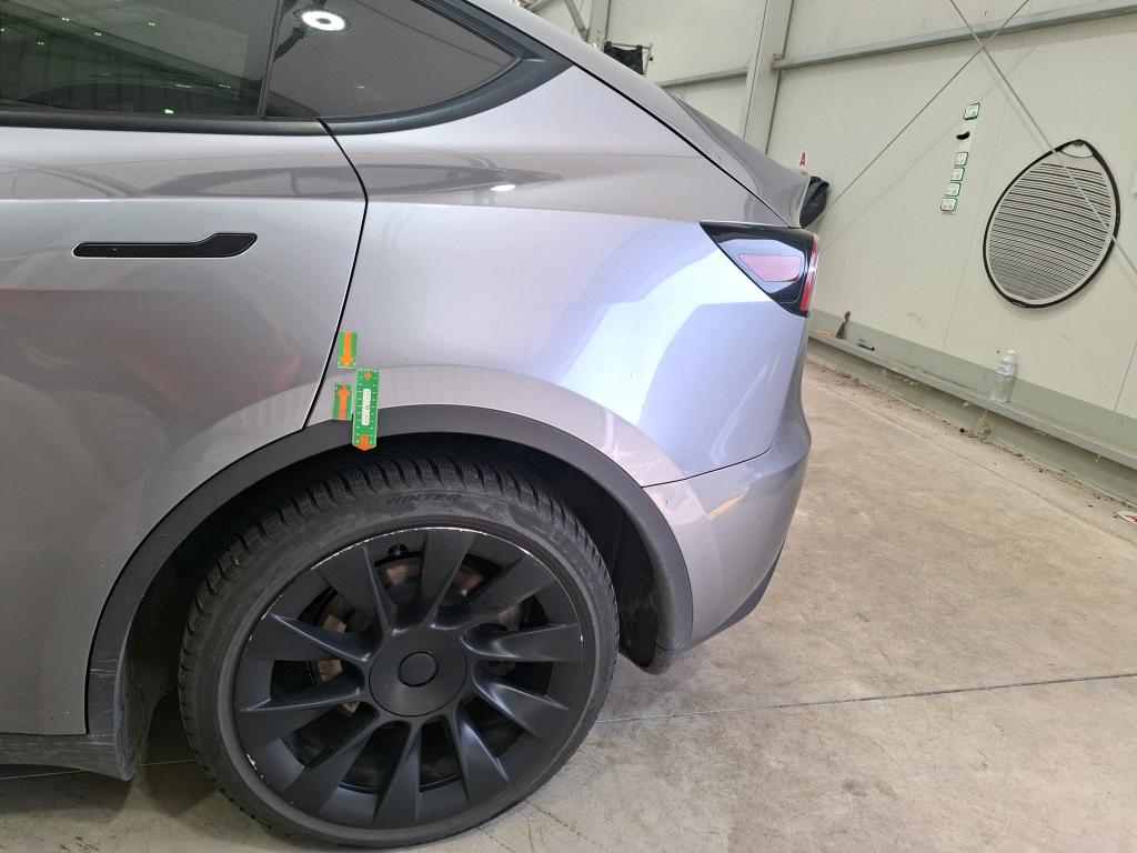 TESLA  2023