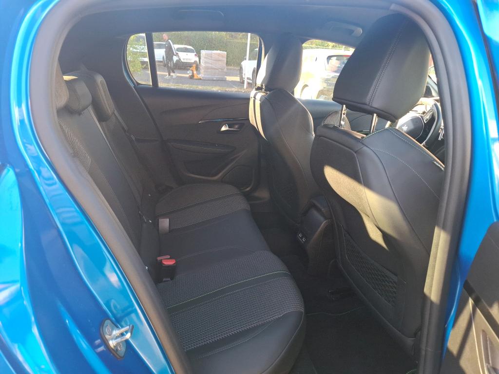 PEUGEOT 208) 208 PureTech 100 S&S EAT8 GT 2023