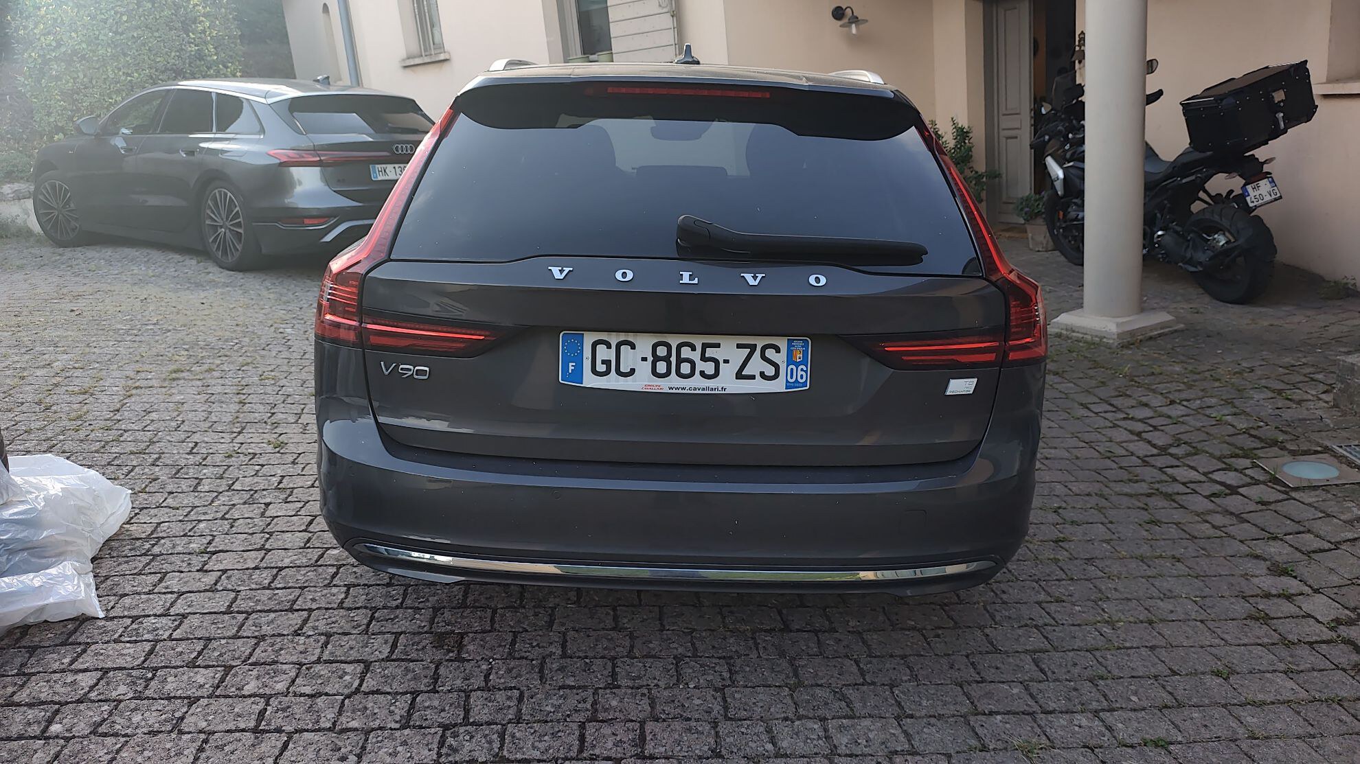 VOLVO V90 T8 AWD Recharge 303 + 87 ch Geartronic 8 Inscription 2021