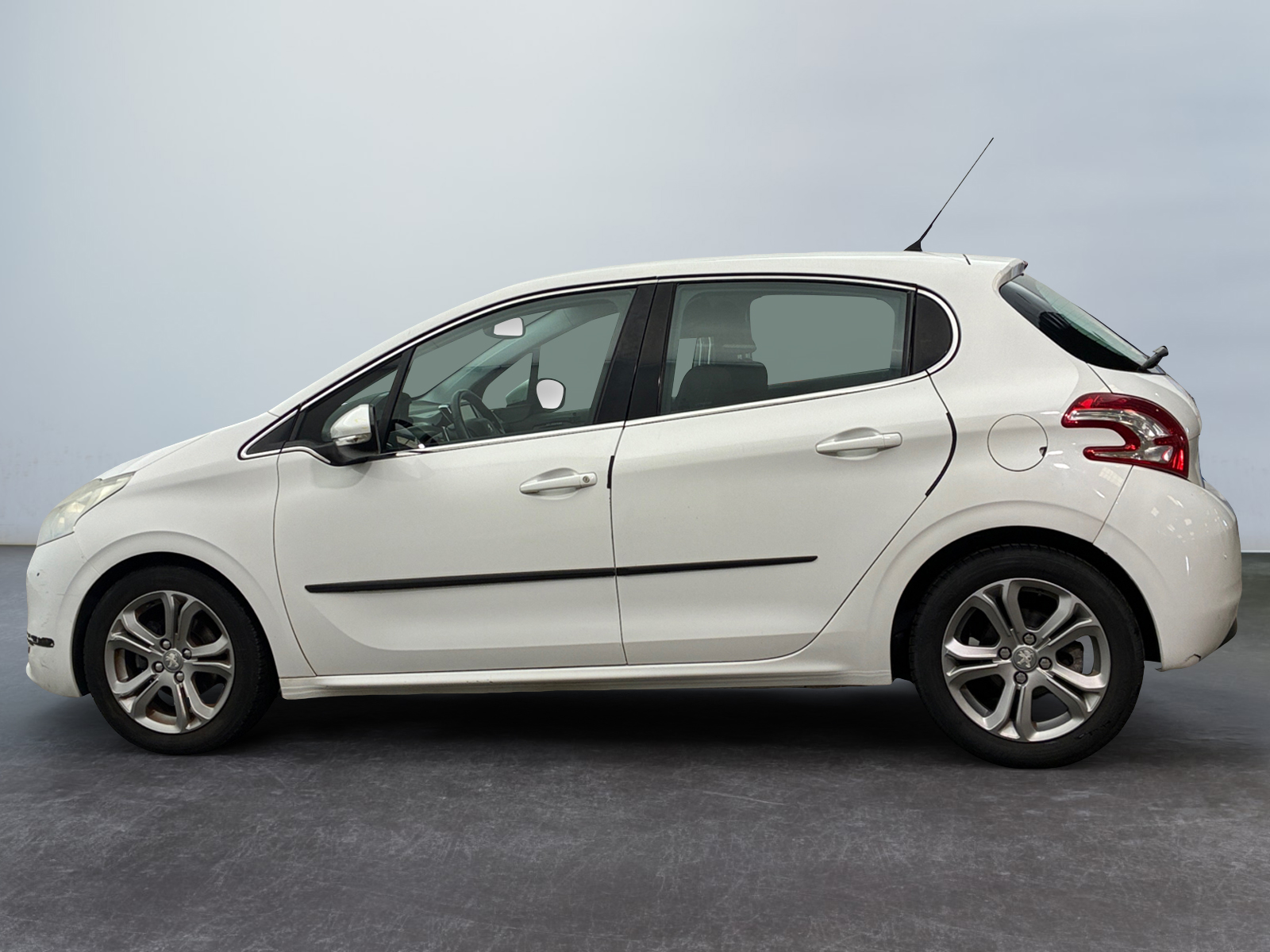 PEUGEOT 208 1.6 e-HDi 92ch ETG6 Allure 2014