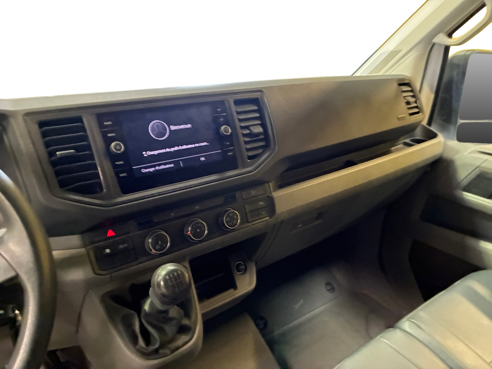 VOLKSWAGEN CRAFTER VAN 35 L3H3 2.0 TDI 140 CH BUSINESS 2022